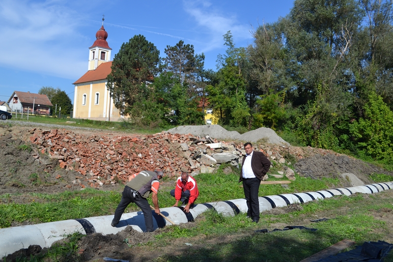 FOTO: Radovi na uređenju Općinskog središta u Sopju