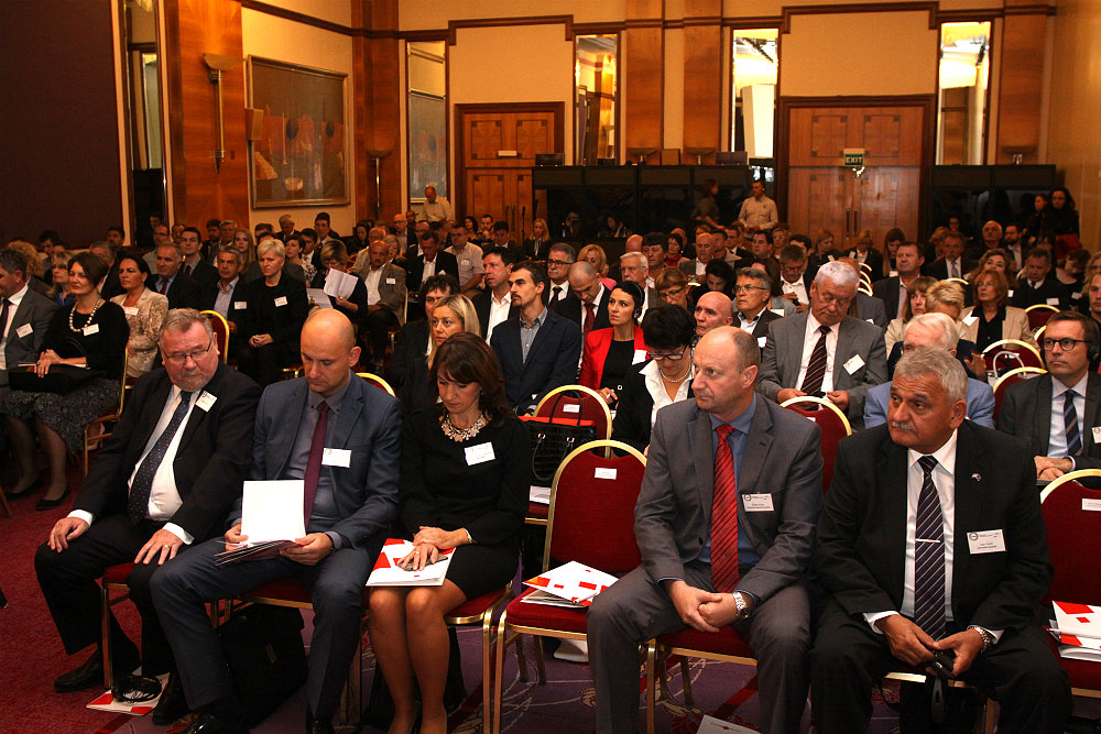 Domaći i strani stručnjaci jednoglasni: Decentralizacija je nužna za gospodarski rast i bolji život građana