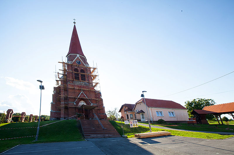 Obnavlja se toranj Župne crkve Uznesenja Blažene Djevice Marije u Novoj Bukovici