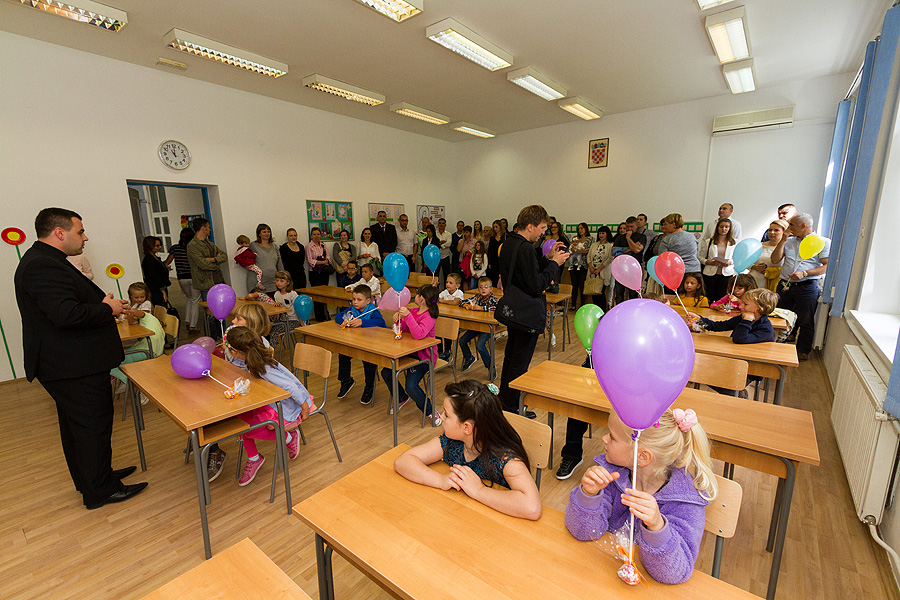 FOTO: Prigodnim programom obilježen početak rada Katoličke osnovne škole u Virovitici