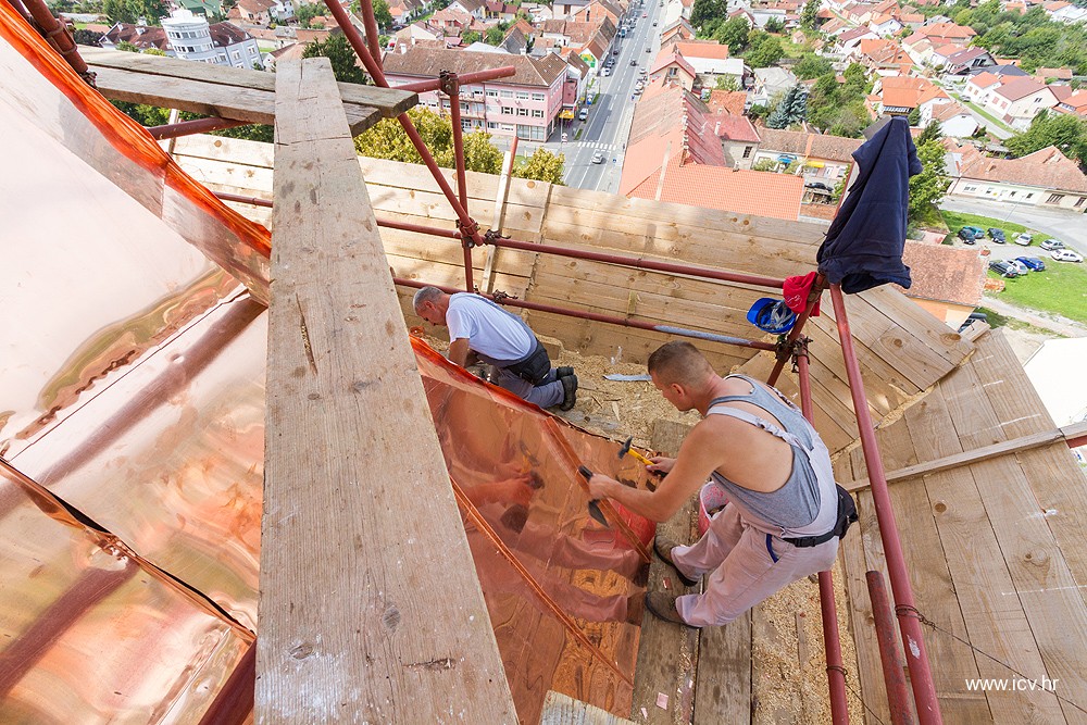 FOTO: Pogledajte kako izgledaju radovi na zvoniku Župne crkve sv. Roka u Virovitici