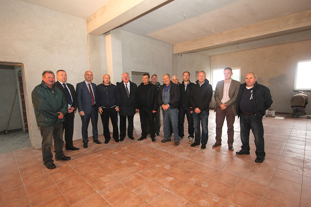 Saborski zastupnik Josip Đakić i župan virovitičko-podravski Tomislav Tolušić obišli radove na Mjesnom domu u Grabiću