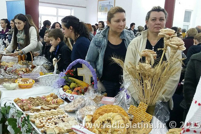 Na gradskoj tržnici u Slatini održana manifestacija “Jesen i dani kruha”