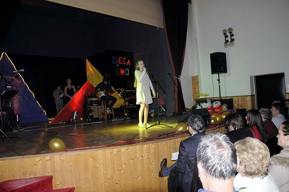 Dvadesetdvoje malih pjevača borit će se za pobjednika dječjeg glazbenog festivala ”Djeca smo” u Orahovici