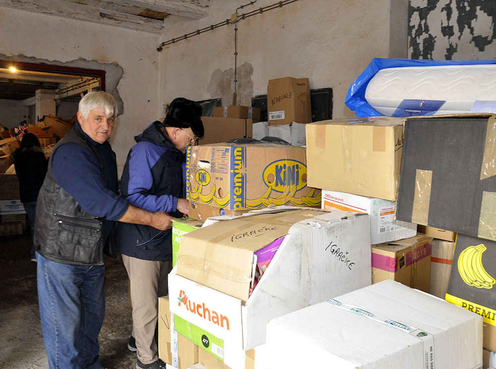 Perković i francuske humanitarne organizacije pomažu imigrantima u Slavonskom Brodu