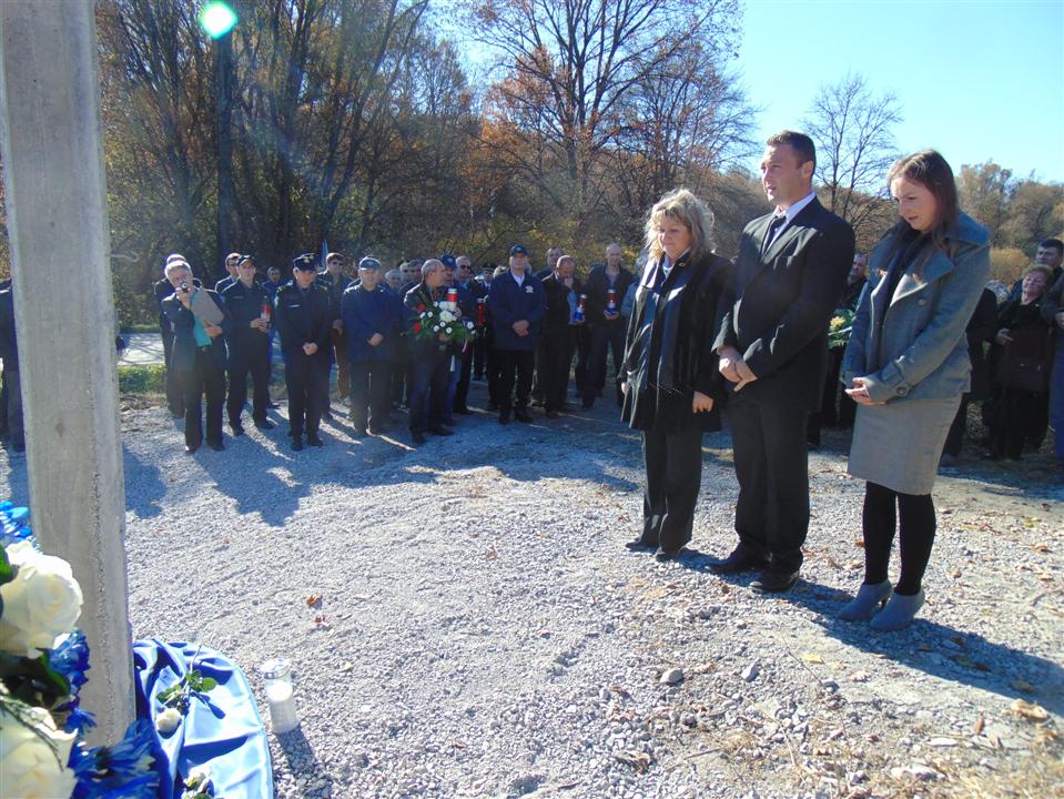 U Maloj Klisi otkriveno Spomen obilježje Vladi Harmundu, pripadniku 127. brigade Hrvatske vojske