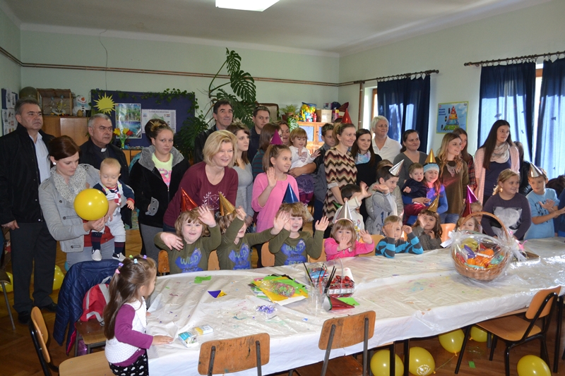 Društvo Naša djeca Slatina proslavilo godinu dana Dječjeg kutka “Veseli sat” u Senkovcu