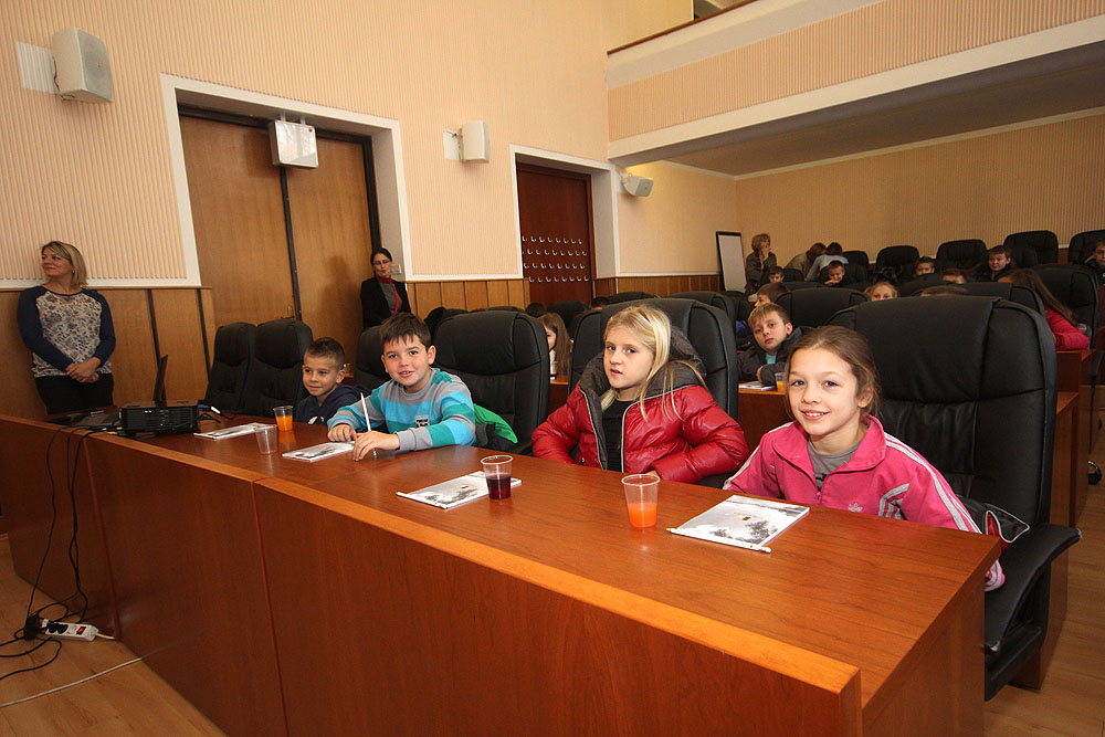 Učenici OŠ Eugena Kumičića Slatina u sklopu terenske nastave posjetili Virovitičko-podravsku županiju