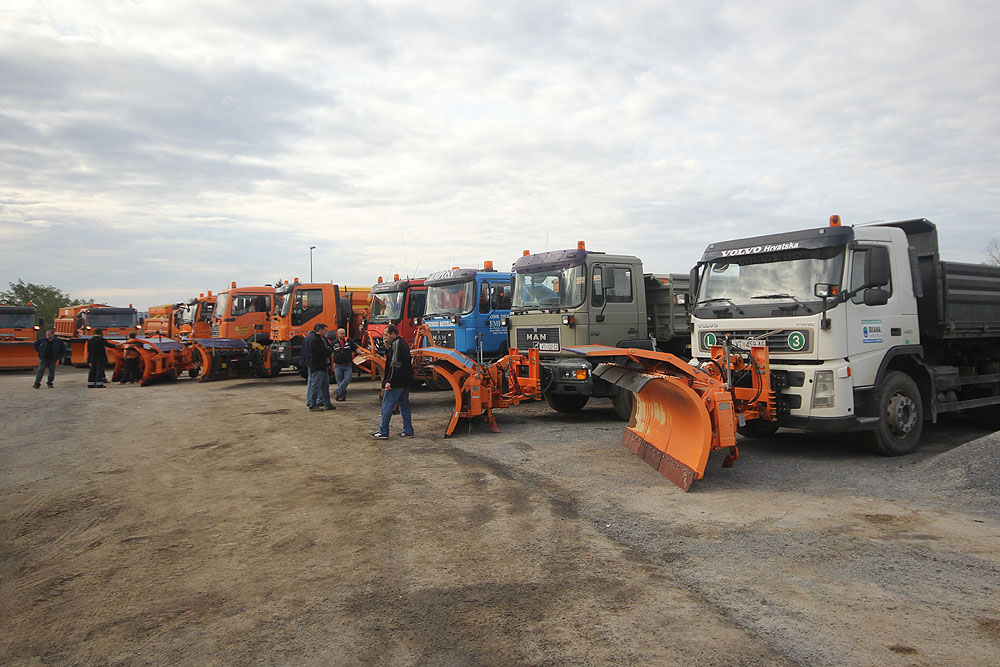 FOTO: Obavljena smotra mehanizacije – cestari spremni za predstojeću zimsku sezonu 2015./2016.