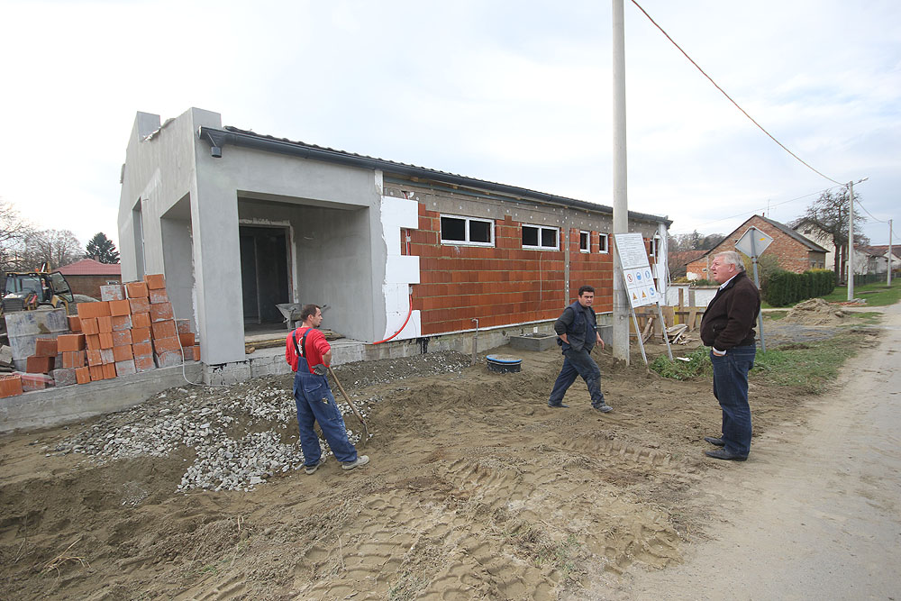 Saborski zastupnik Josip Đakić obišao radove na izgradnji zgrade Područne škole u Koriji
