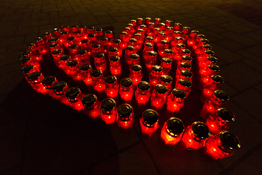 U Virovitici paljenjem lampiona u Vukovarskoj ulici obilježen Dan sjećanja na žrtvu Vukovara