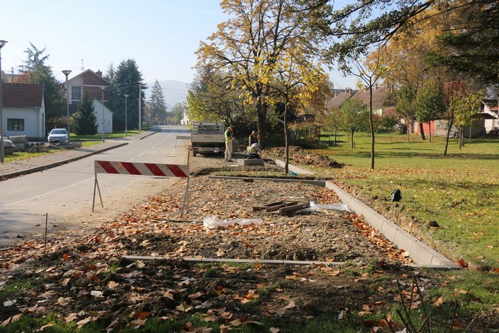 Radovi na uređenju parkirališnih mjesta u Orahovici