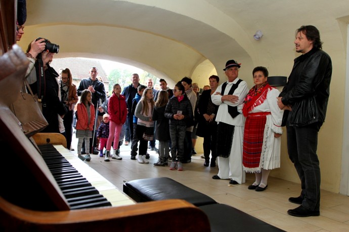 Virovitica je po uzoru na mnoge europske gradove prva u Hrvatskoj dobila „Pianino na ulici“ 1 pianino-2