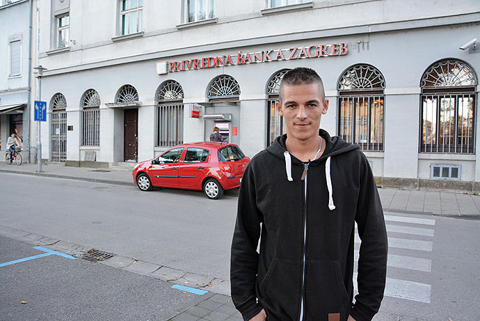 Hrvatski vojnik, Josip Lokner iz Slatine: Na bankomatu vidio bunt novčanica s oko 2.000,00 kuna, vratio ih banci, vlasnik se još nije javio 1 vzs53lgo