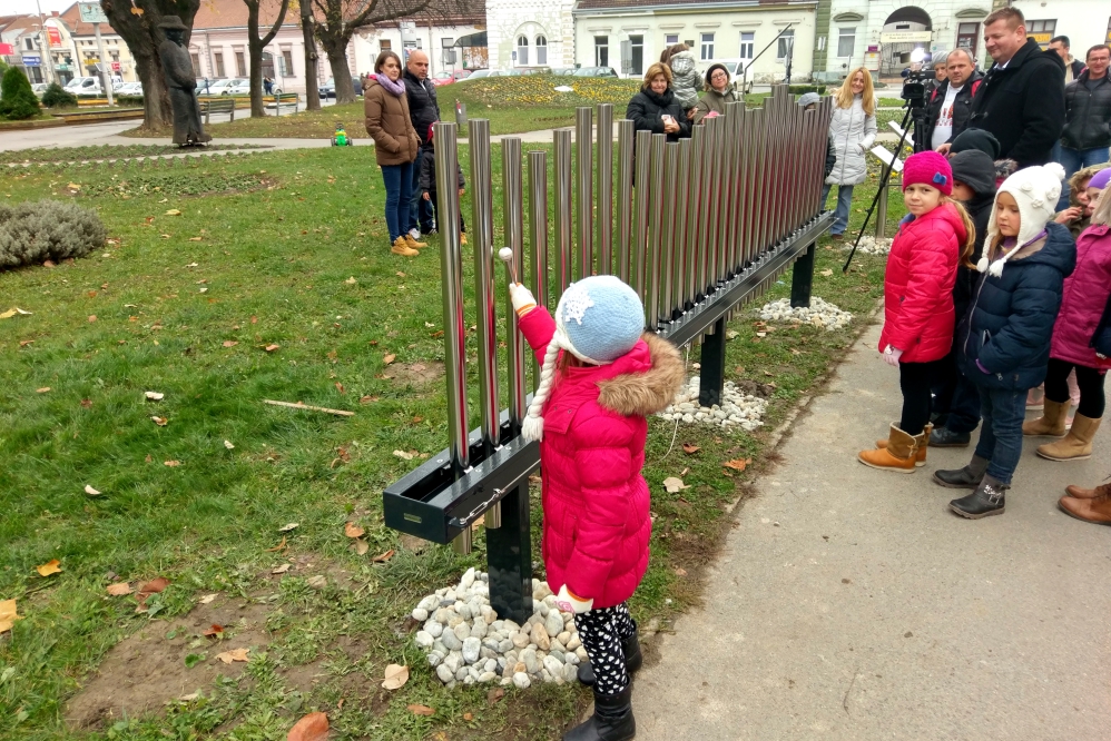 Fotogalerija: Postavljen prvi eksponat “Virovitičkog parka znanosti” – Glazbena ograda, a pogledajte kojih je još 11 eksponata u planu 1 glazbena-ograda-1
