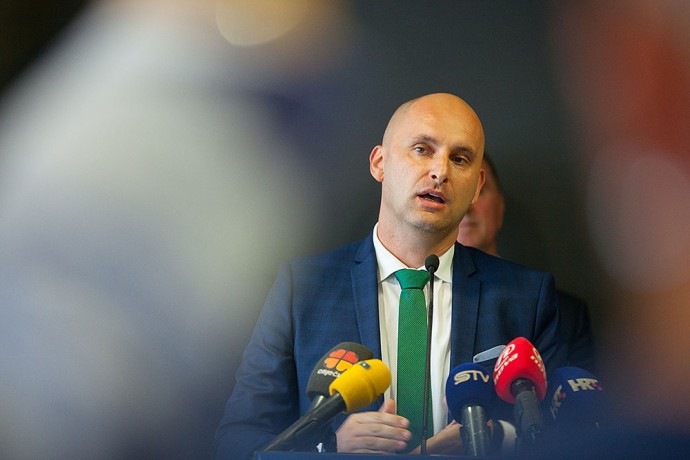 Nakon salmonele i mlijeka, ministar Tomislav Tolušić ide dalje: Neki OPG-ovi imaju pola hektara zemlje, a prodaju proizvode kao da imaju stotinu hektara. Tome ćemo stati na kraj! 2 tolusic
