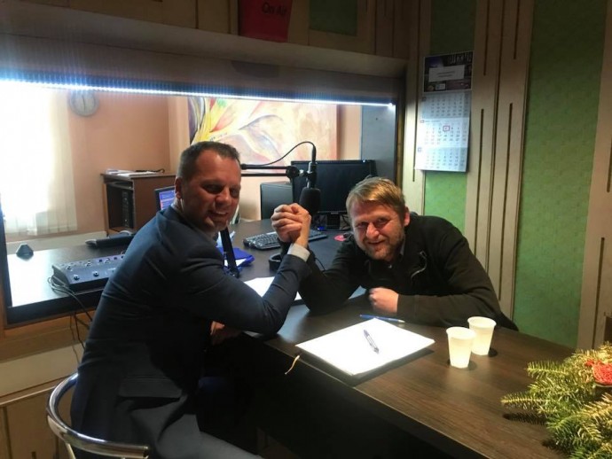 Gostujući na valovima Radio Slatine i Radio Orahovice, virovitičko-podravski župan Igor Andrović najavio je kako će se boriti za sve projekte s područja ova dva grada, podcrtavši ih nekoliko 1 radio slatina