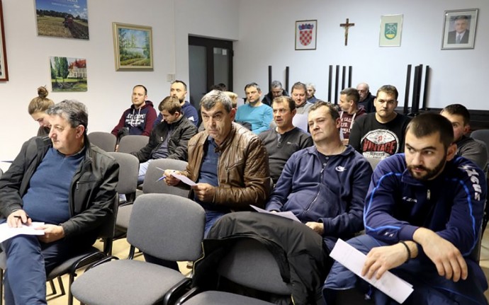U Čađavici održana javna tribina o projektu sustava navodnjavanja 1 e8tulhcn