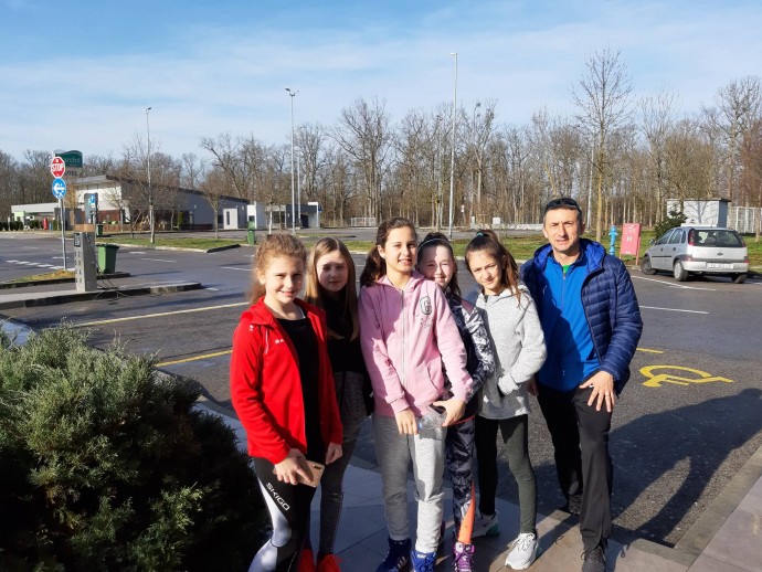 Brlići na vrhu Hrvatske: Na Državnom prvenstvu u krosu, petero učenika VTC osnovne škole i jedna gimnazijalka, bilo je u redovima prvaka HR 1 54436650_818663585143689_6152138277508874240_o