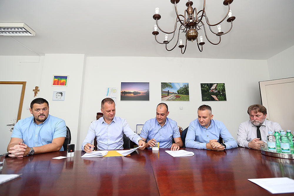 Počinje energetska obnova Osnovne škole Suhopolje i njene sportske dvorane, uskoro se očekuju potpisi ugovora za OŠ Petar Preradović u Pitomači te za PŠ u Josipovu