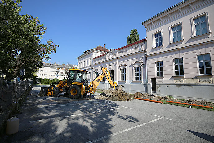 U srijedu 12. kolovoza od 8,00 do 15,00 sati bit će privremeno zatvoren promet u Ulici Augusta Šenoe u Virovitici 1 IMG_5399