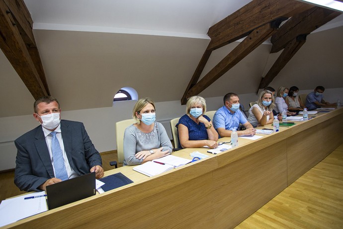 Gradsko vijeće Virovitice: Na “aktualcu” raspravljali o kreditu, nogostupima, bazenu, poljoprivrednom zemljištu... 1 gra