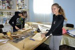 U Zdencima u sklopu Dana općine započela 14. tradicionalna kolonija kipara, Mislav i Ela izrađuju grb Sloge i BMW-a 1 2009kolonijakiparazdenci1