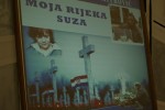 Svi su željeli vidjeti djevojčicu u plavom kaputiću: Željka Mitrović Jurić predstavila knjigu „Moja rijeka suza“ 23 Moja rijeka suza 039