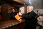 Fotogalerija: Stotine Orahovčana pohrlilo na klizalište u središtu grada, među njima na klizaljke je stao i gradonačelnik Josip Nemec 3 IMG 8507