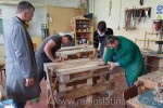Učenici Industrijsko-obrtničke škole Slatina izradili stolove za “zimsku terasu” na trgu i Božićni sajam 1 ucenisiStolovi 2
