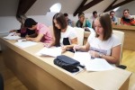 Potpisani ugovori s 30 pomoćnika u nastavi: Pomagat će 42 učenika s teškoćama u razvoju iz virovitičkih osnovnih škola i COOR-a 5 vt ug4
