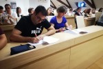 Potpisani ugovori s 30 pomoćnika u nastavi: Pomagat će 42 učenika s teškoćama u razvoju iz virovitičkih osnovnih škola i COOR-a 7 vt ug6