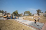Fotogalerija - Gradski park Virovitica: Pored novouređene šetnice ispred virovitičke Gimnazije posađena nova stabla, u tijeku i sadnja grmova 23 MG 7636