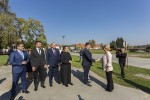 Fotogalerija: Predsjednica Kolinda Grabar-Kitarović posjetila Voćin, gdje je odala počast nevinim žrtvama stradalima u Domovinskom ratu i dobila ovacije stanovnika 15 vocin 14