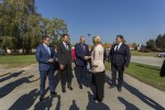 Fotogalerija: Predsjednica Kolinda Grabar-Kitarović posjetila Voćin, gdje je odala počast nevinim žrtvama stradalima u Domovinskom ratu i dobila ovacije stanovnika 17 vocin 16