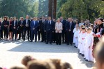 Fotogalerija: Predsjednica Kolinda Grabar-Kitarović posjetila Voćin, gdje je odala počast nevinim žrtvama stradalima u Domovinskom ratu i dobila ovacije stanovnika 51 vocin kgk 27