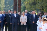 Fotogalerija: Predsjednica Kolinda Grabar-Kitarović posjetila Voćin, gdje je odala počast nevinim žrtvama stradalima u Domovinskom ratu i dobila ovacije stanovnika 52 vocin kgk 28