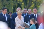 Fotogalerija: Predsjednica Kolinda Grabar-Kitarović posjetila Voćin, gdje je odala počast nevinim žrtvama stradalima u Domovinskom ratu i dobila ovacije stanovnika 59 vocin kgk 38