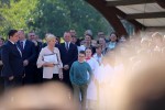 Fotogalerija: Predsjednica Kolinda Grabar-Kitarović posjetila Voćin, gdje je odala počast nevinim žrtvama stradalima u Domovinskom ratu i dobila ovacije stanovnika 61 vocin kgk 40