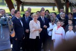 Fotogalerija: Predsjednica Kolinda Grabar-Kitarović posjetila Voćin, gdje je odala počast nevinim žrtvama stradalima u Domovinskom ratu i dobila ovacije stanovnika 64 vocin kgk 43