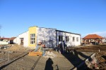 Fotogalerija: Postavlja se instalacija u Područnoj školi Bakić, stolarija je na zgradi, uređuje se okoliš 9 IMG 5556