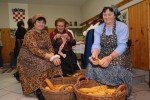 Udruga žena Dinjevac U prikazu starih običaja i delicija uživali i mali i veliki, jer „tako su to radili naši stari“ 3 51007205 1145565765607712 6509461272860295168 n