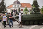 Fotogalerija: Brojni Virovitičani su uz Antu Gotovinu, oduševljeno gledali vojnu opremu u središtu grada koja će u Virovitici biti i u subotu 36 81 vojna oprema i krila oluje 36