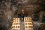 Znate li da je u Slatini 1864. godine proizveden prvi hrvatski pjenušac, zove se Slatinski biser i iznimno je tražen na tržištu 8 stari podrum slatina 10