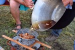 “Stara jela za novo doba": Posjetitelji u Crkvarima uživali u sarmi sa žutim žgancima, friškim čvarcima, kruhu iz krušne peći, guščjem paprikašu, kuhanim kukuruzima 3 Stara jela za novo doba 4 Custom