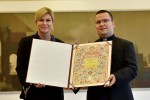 Svetištu Gospe Voćinske predsjednica RH Kolinda Grabar-Kitarović dodijelila je Povelju Republike Hrvatske 2 ri940t9s