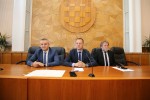 Srednjoškolcima stipendije: Drvodjeljski tehničari dizajneri, CNC operateri, pekari dobivaju od Županije 500 kuna mjesečno 4 stipendije deficitarni 4