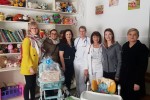 Djelatnici virovitičke Osnovne škole Vladimir Nazor igračkama razveselili Dječji odjel Opće bolnice Virovitica 2 djecji1
