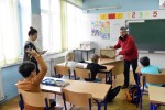 Školski medni dan: Prvašiće iz četiri škole u Novoj Bukovici, Mikleušu, Čačincima i Zdencima, pčelar Duško Grdić upoznao sa svijetom pčela i važnošću meda 2 med grdic1