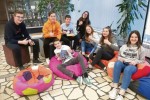 Projekt za putnike u „Brlićima“: Hol su pretvorili u dnevni boravak, pod odmorom se druže i igraju društvene igre 2 brlici 2
